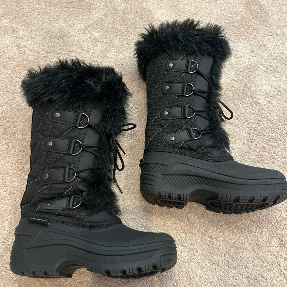 Girls Tundra snow boots euc